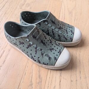 Native Shoes Kids Sneakers in Green and Black